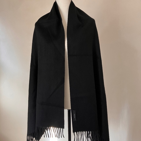 NEW GUCCI TEXTURED CASHMERE SHAWL/SCARF - Picture 3 of 9